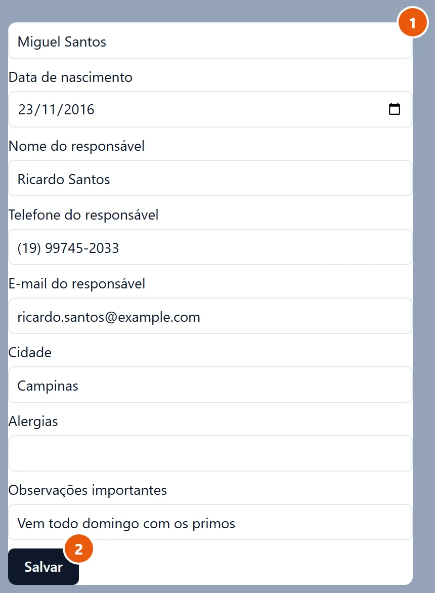 Gaveta Detalhes do cliente de Miguel Santos, a partir do nome da criança: os campos Data de nascimento, Nome do responsável, Telefone do responsável, E-mail do responsável, Cidade, Alergias e Observações importantes preenchidos, e o botão Salvar.